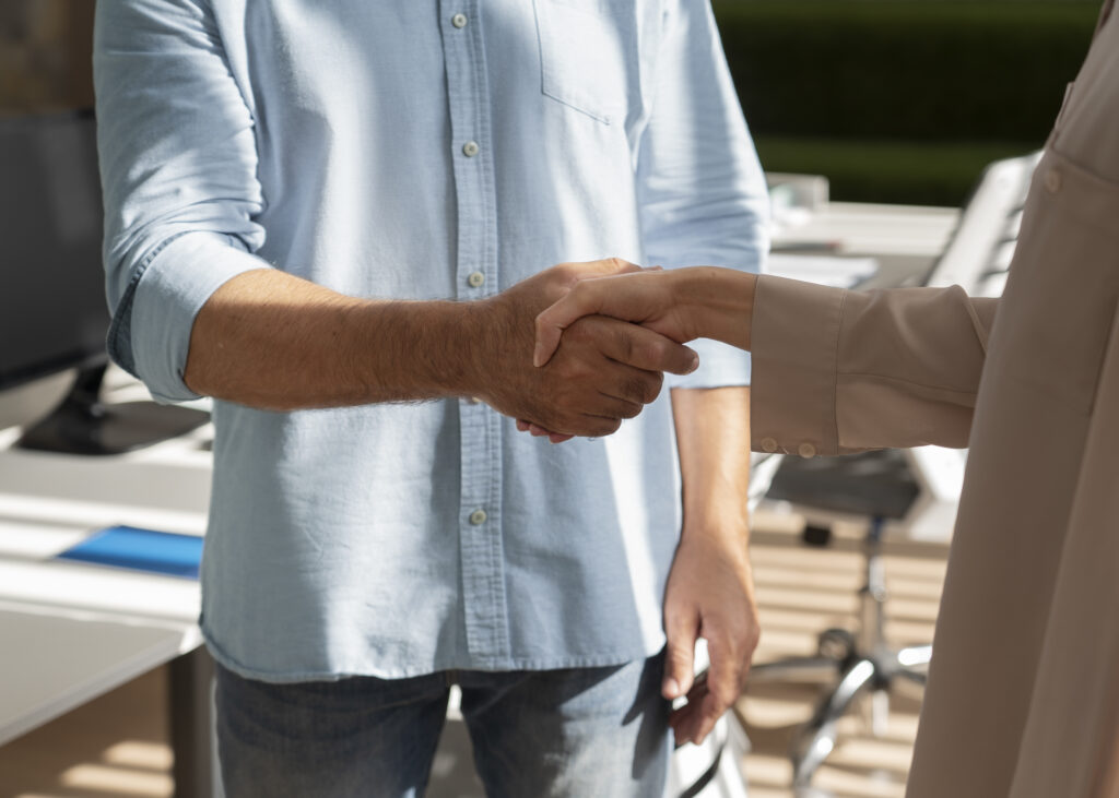 les-membres-des-syndicats-travaillent-ensemble-1024x731 Tarif & Rendez-vous